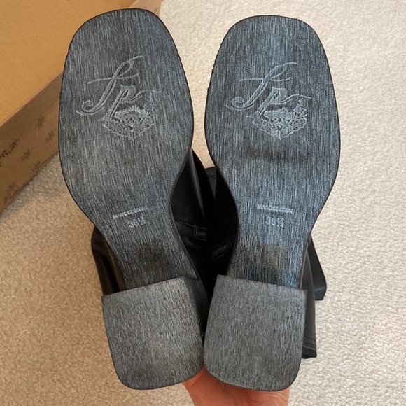 Free People Over-the-knee Leather Boots (Made in Spain) - Picture 6 of 12